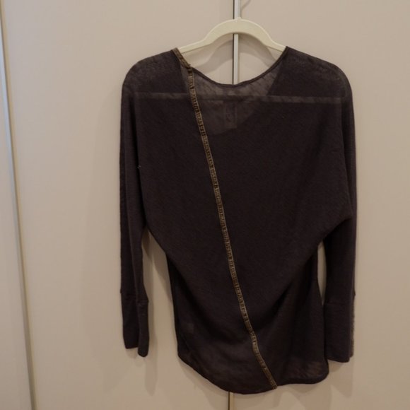 Laila Jayde Grey Sweater - Picture 2 of 5